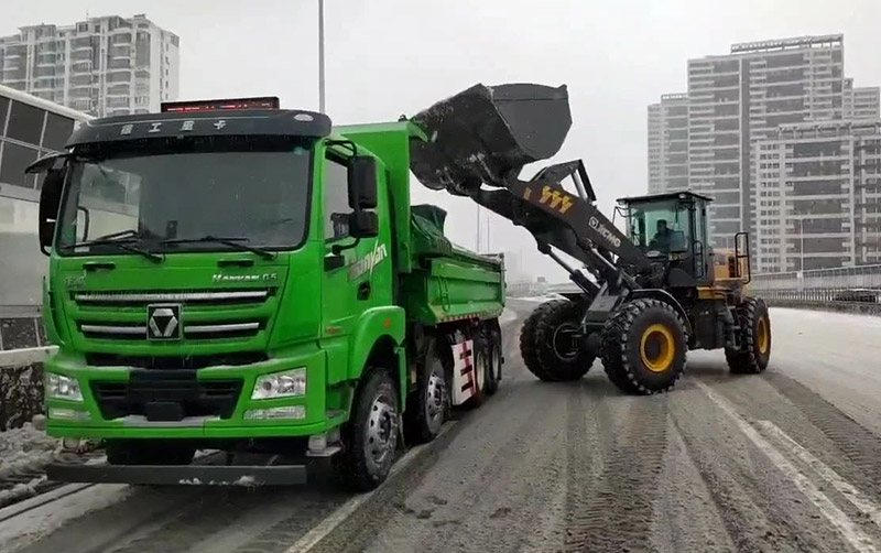 除雪保流通，尊龙凯时汽车在行动